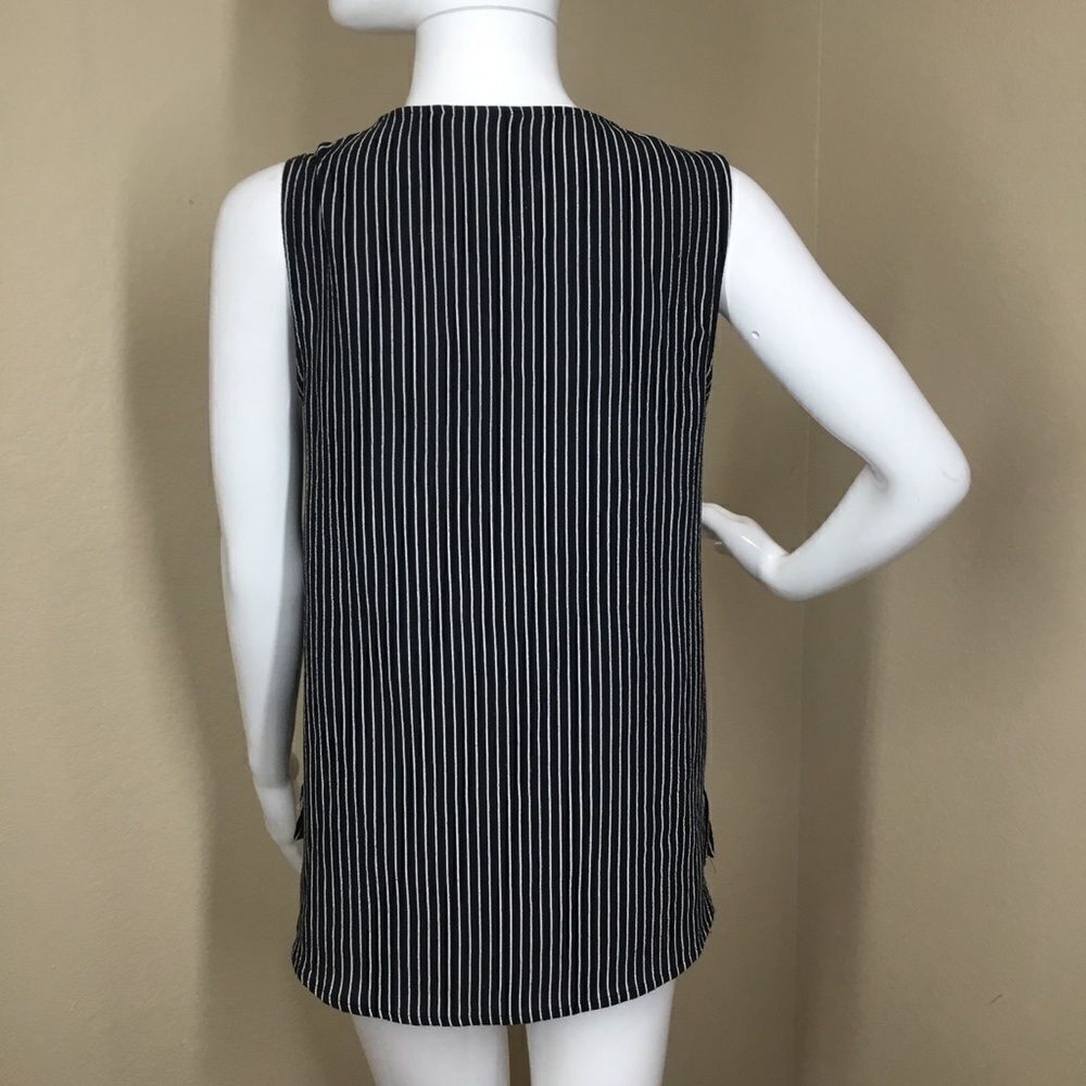 Halogen V-Neck Shell C4 - Picture 2 of 5